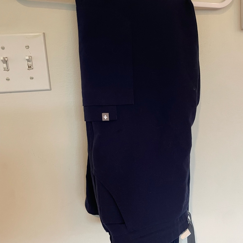 figs pants - navy size small